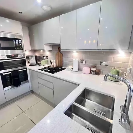 Stunning Home In Astley Tyldesley Exterior photo