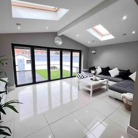 Stunning Home In Astley Tyldesley Exterior photo