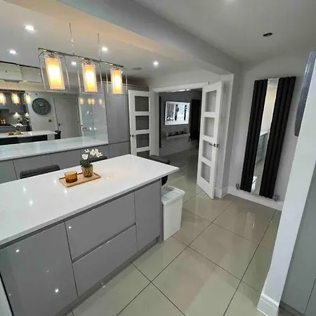 Stunning Home In Astley Tyldesley Exterior photo