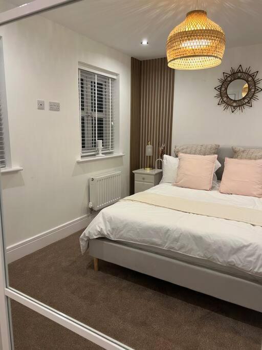 Stunning In Astley Holiday home *