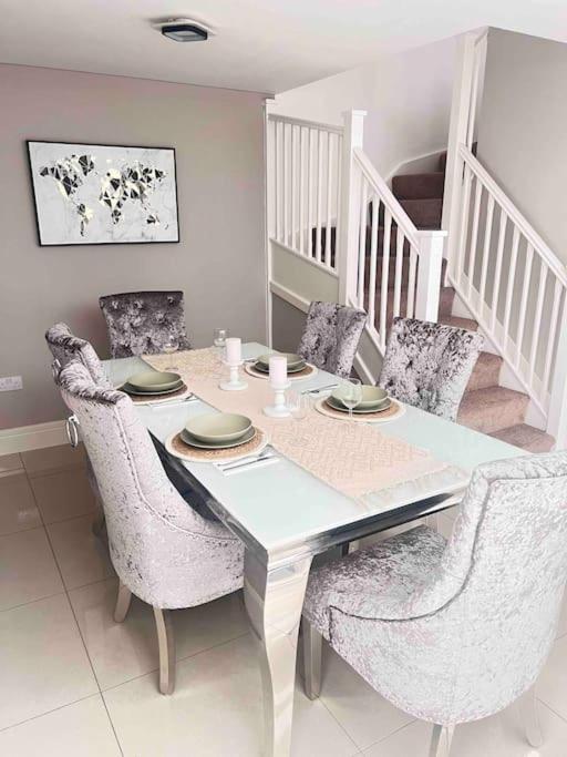 Stunning In Astley Holiday home *